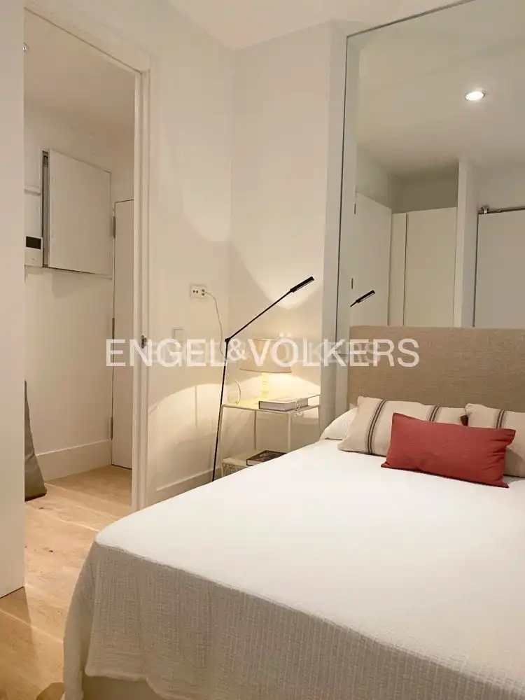 Bedroom of Flat for sale in Madrid  with Air Conditioner, Heating and Furnished