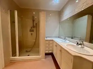 Baño de Piso de alquiler en Bilbao  con Calefacción y Balcón