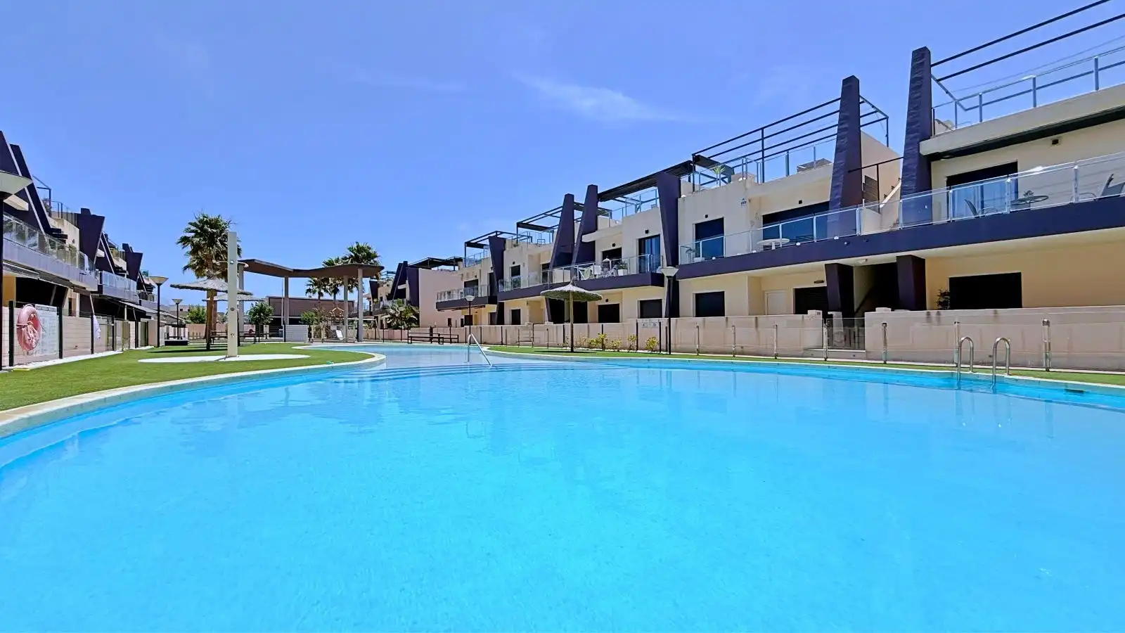 Piscina de Ático en venta en Pilar de la Horadada con Amueblado