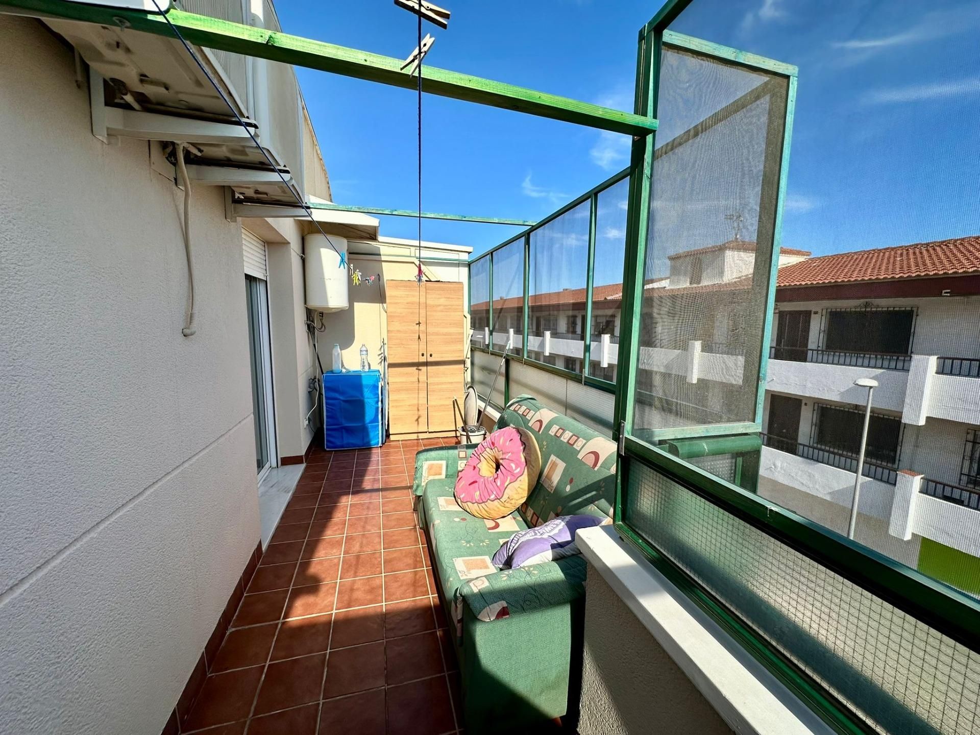 Terrassa de Apartament en venda en Roquetas de Mar amb Aire condicionat, Terrassa i Piscina comunitària