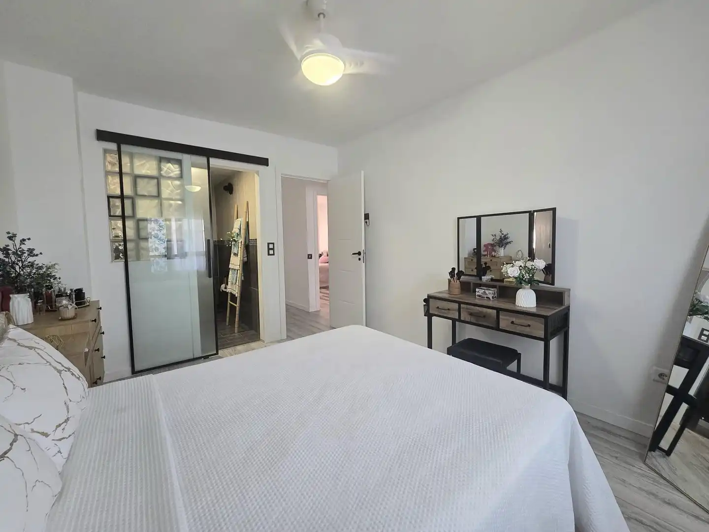 Bedroom of Flat for sale in Málaga  with Air Conditioner, Terrace and Storage room