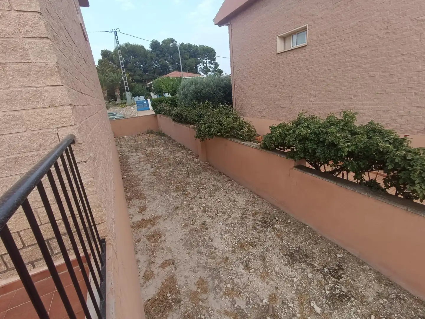 Parking de Casa adosada en venta en Petrer con Jardín privado, Terraza y Balcón