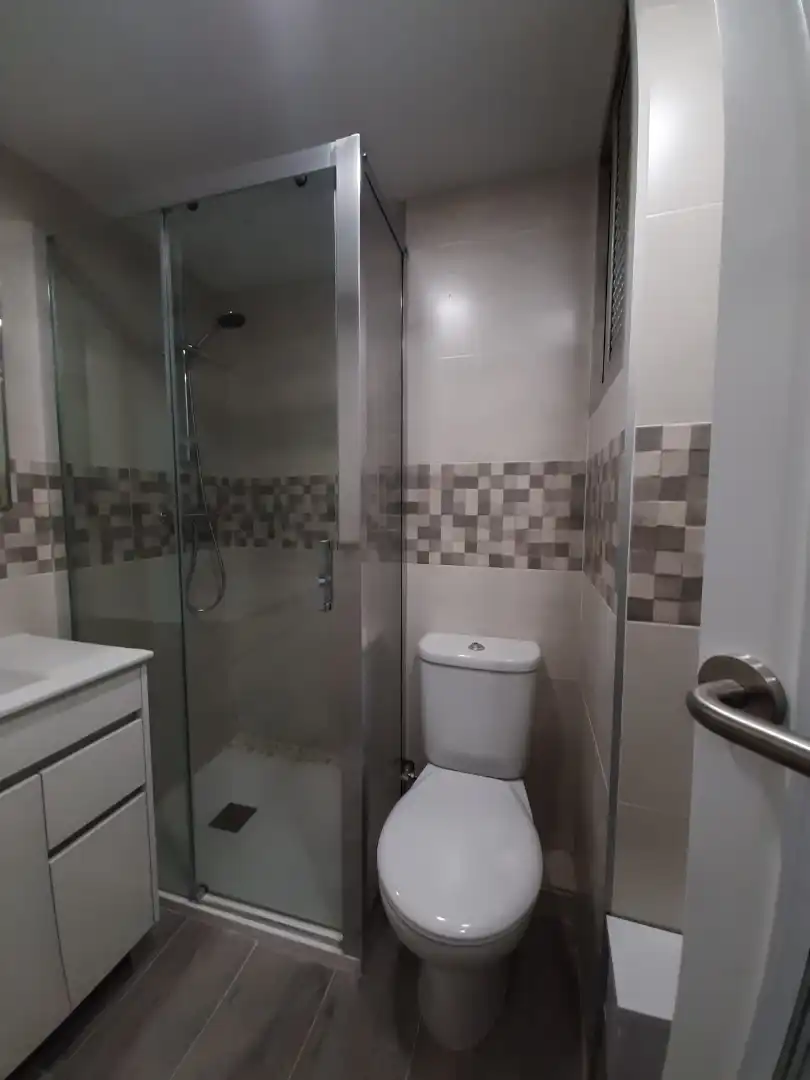 Bathroom of Flat for rent in Valencia  with Parquet flooring, Furnished and Oven