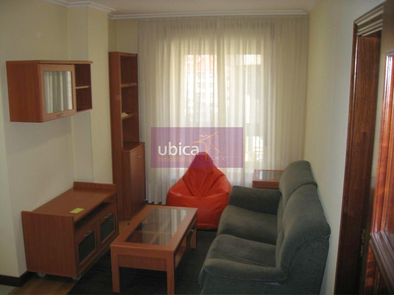 Sala d'estar de Apartament en venda en Vigo  amb Calefacció, Parquet i Traster