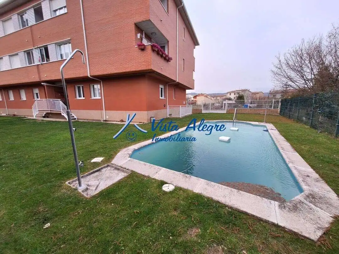 Piscina de Piso en venta en Anguciana con Calefacción, Trastero y Piscina