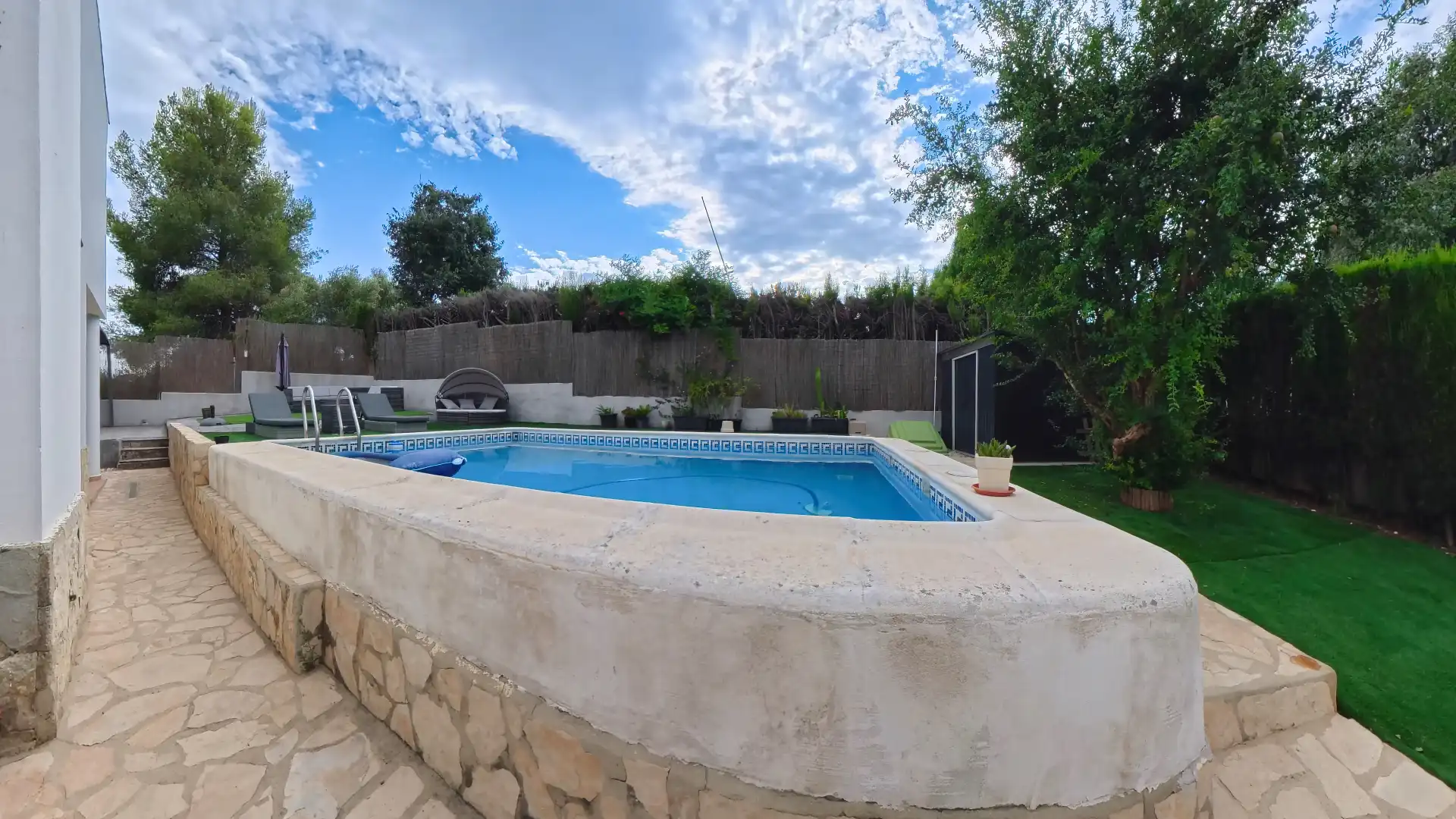 Piscina de Casa adosada en venda en Montserrat amb Calefacció, Jardí privat i Terrassa