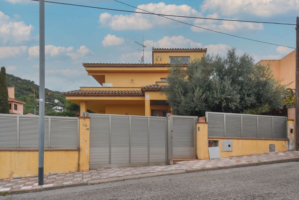 Exterior view of House or chalet for sale in Pineda de Mar  with Heating, Swimming Pool and Jacuzzi
