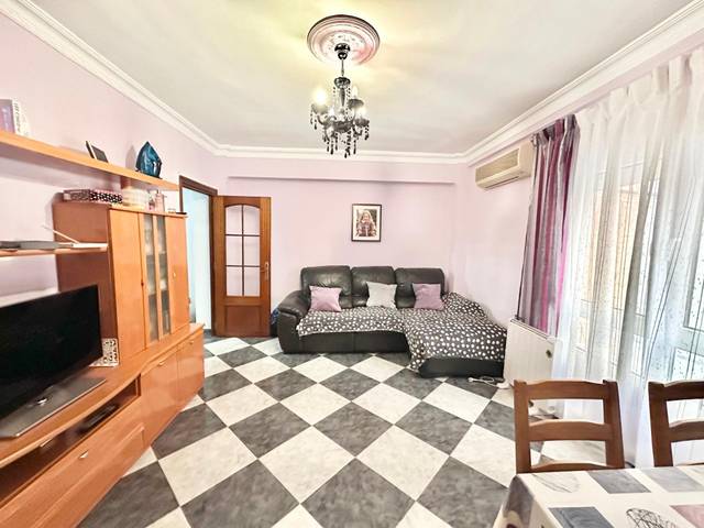 Piso en Venta en Calle Calle Moreno Nieto en Parque Victoria Eugenia