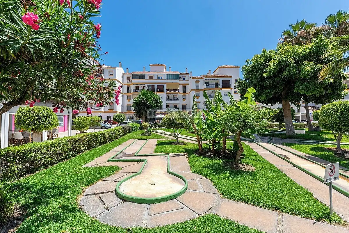 Vista exterior de Apartament en venda en Vélez-Málaga amb Aire condicionat, Calefacció i Jardí privat