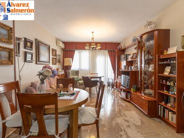 Piso con balcón en venta en Calle GRANADA
