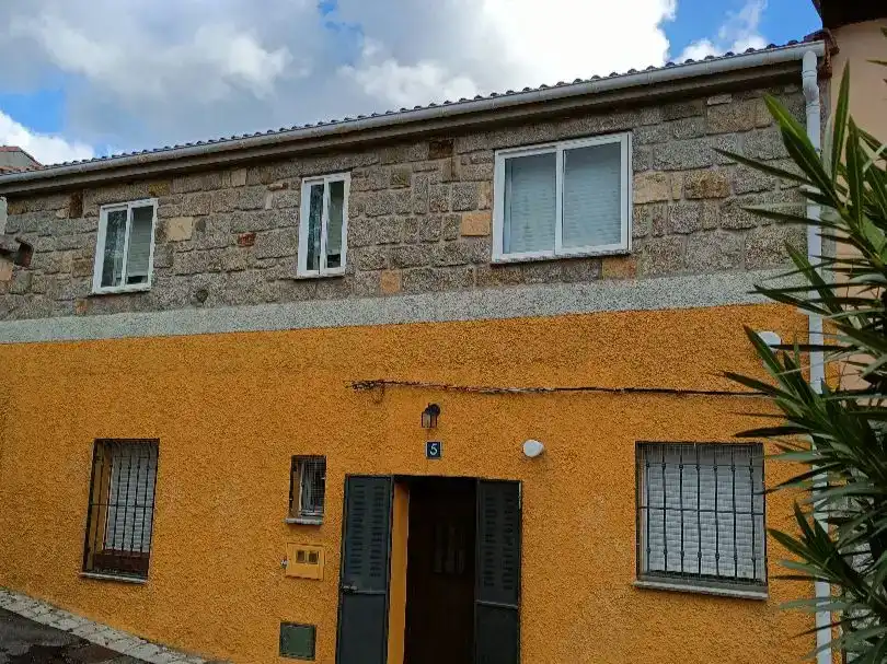 Vista exterior de Casa adosada en venta en Zarzalejo con Jardín privado