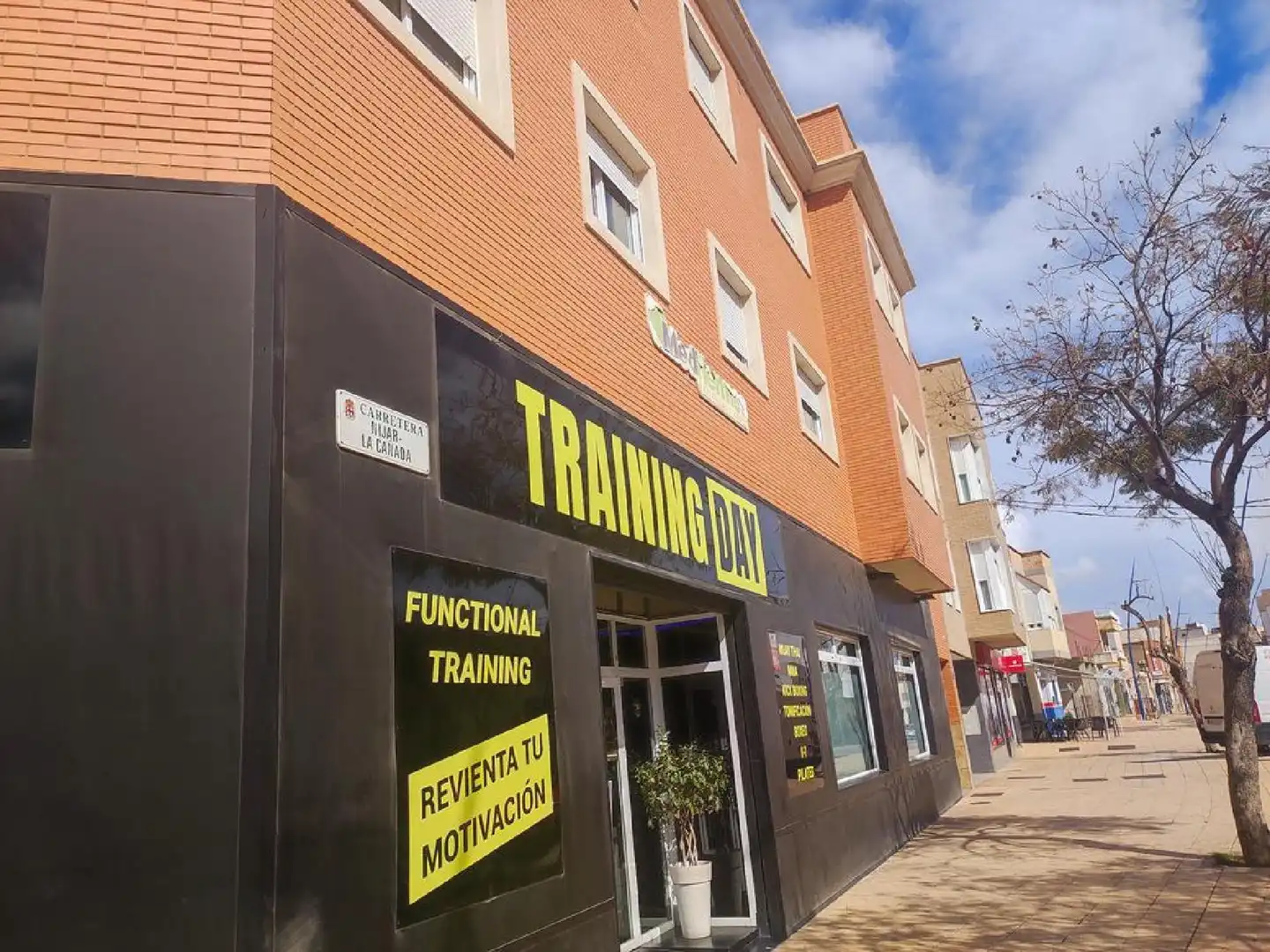 Vista exterior de Piso en venta en Almería con Terraza
