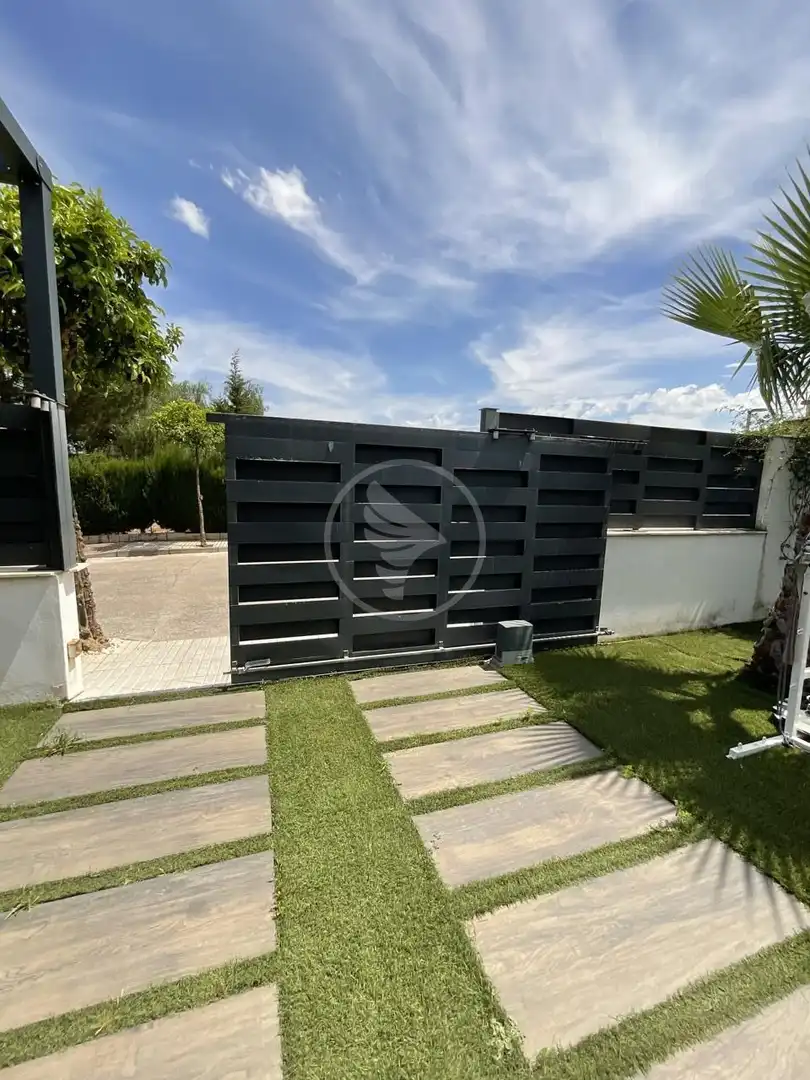 Jardí de Casa o xalet en venda en Linares amb Aire condicionat