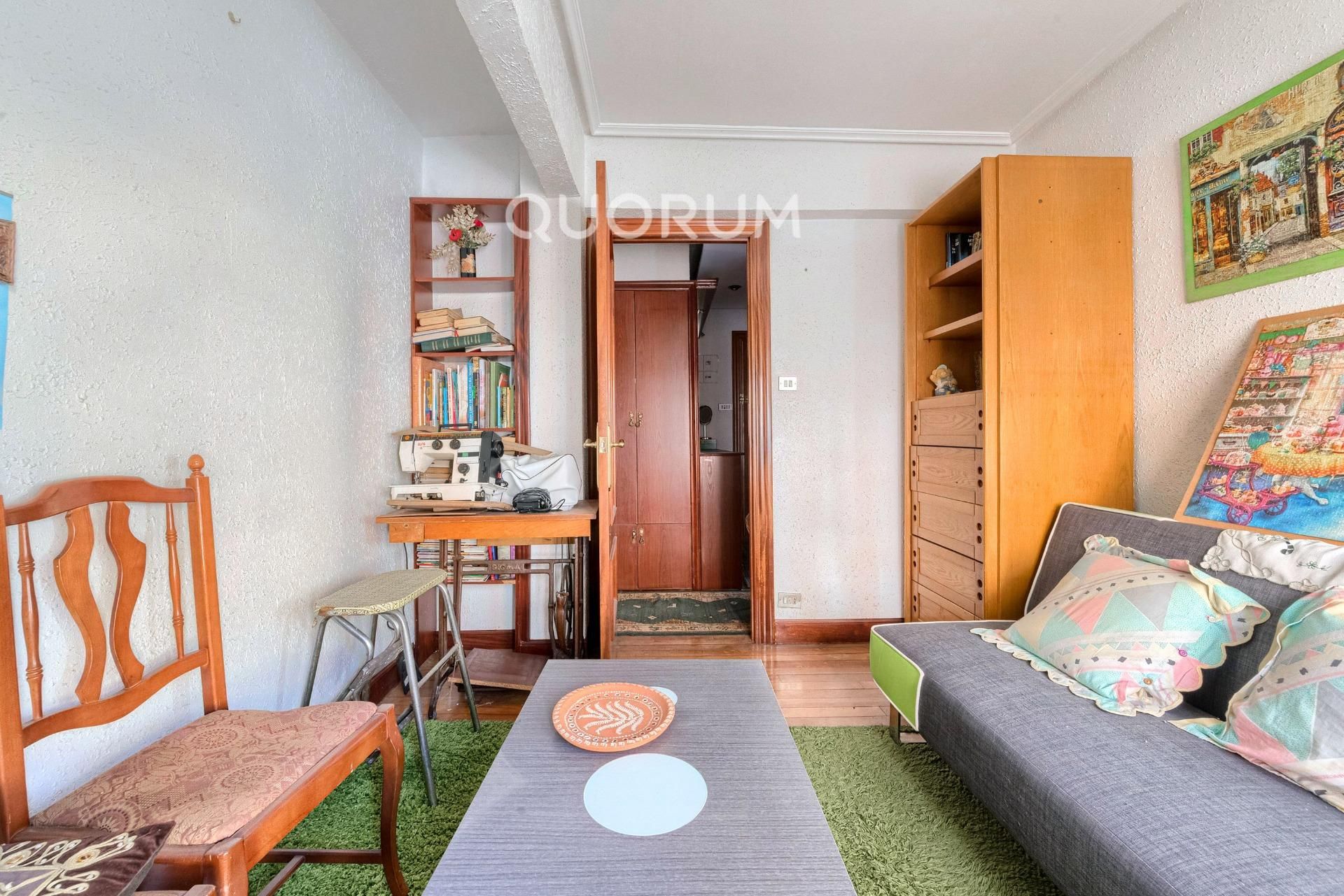 Habitación de Piso en venta en Basauri  con Calefacción, Terraza y Amueblado