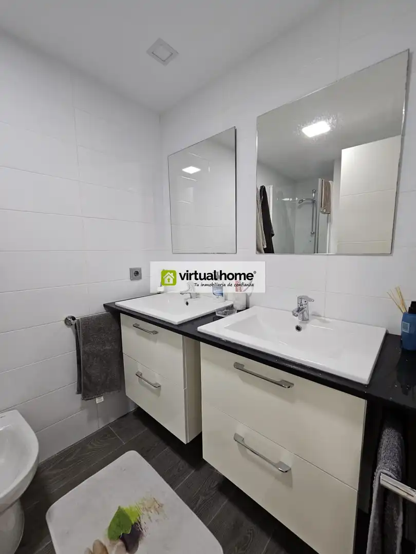 Badezimmer von Wohnung zum Verkauf in Benidorm mit Klimaanlage, Terrasse und Möbliert