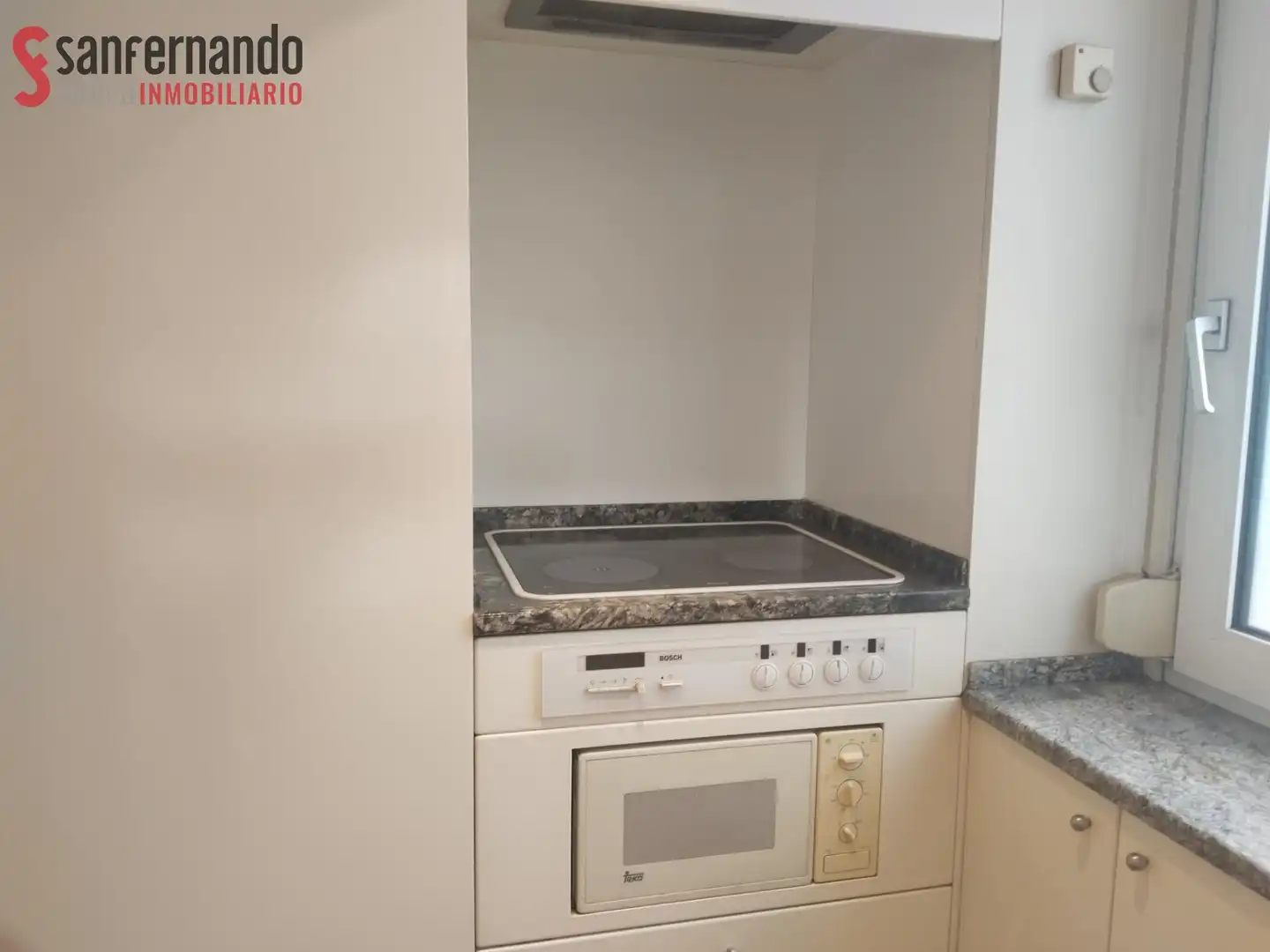 Küche von Büro zur Miete in Torrelavega  mit Klimaanlage und Heizung