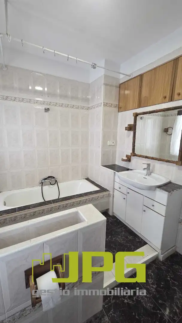 Baño de Piso en venta en Sant Joan d'Alacant con Amueblado, Horno y Balcón
