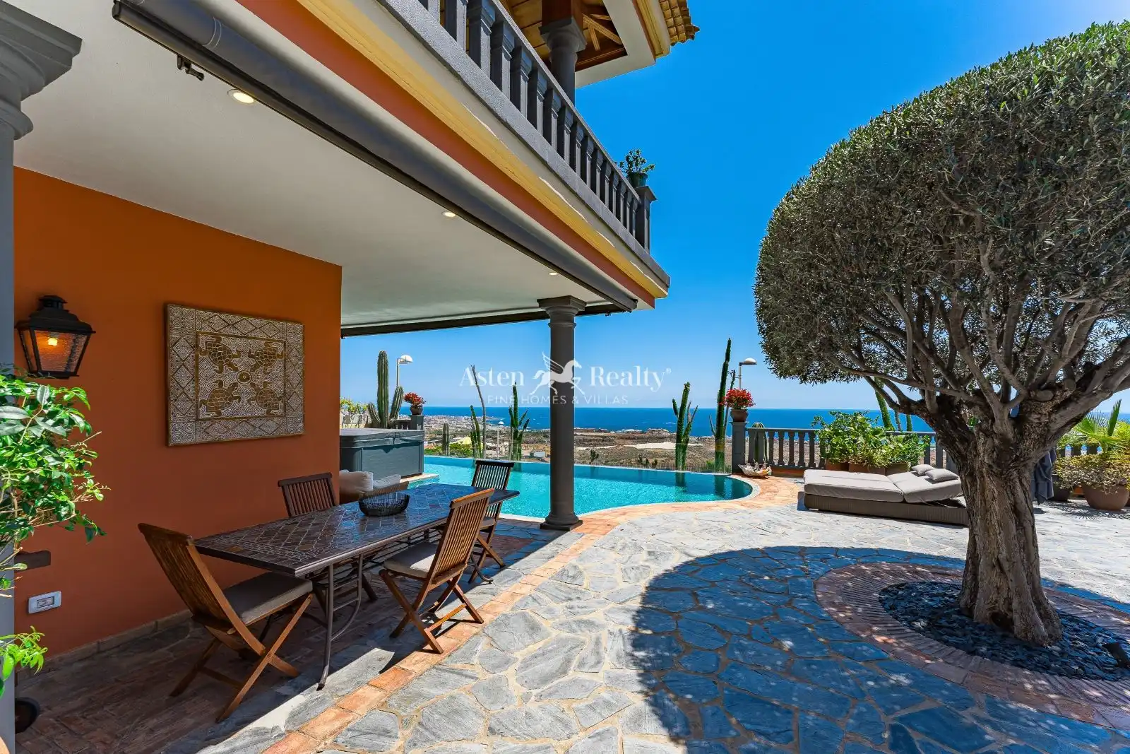 House with pool for sale in Príncipe Pelinor