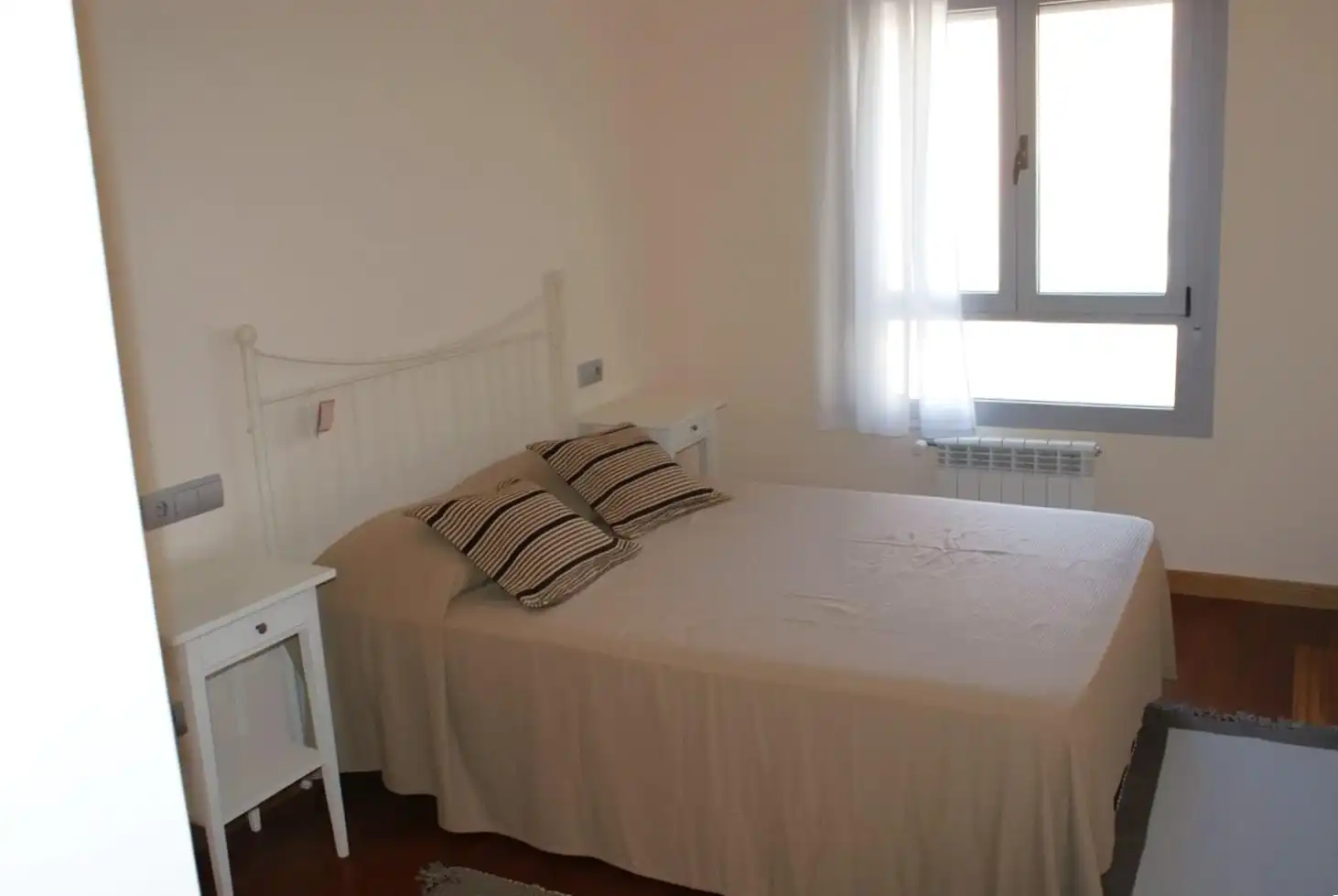 Habitación de Piso de alquiler en Oviedo  con Calefacción, Trastero y Amueblado