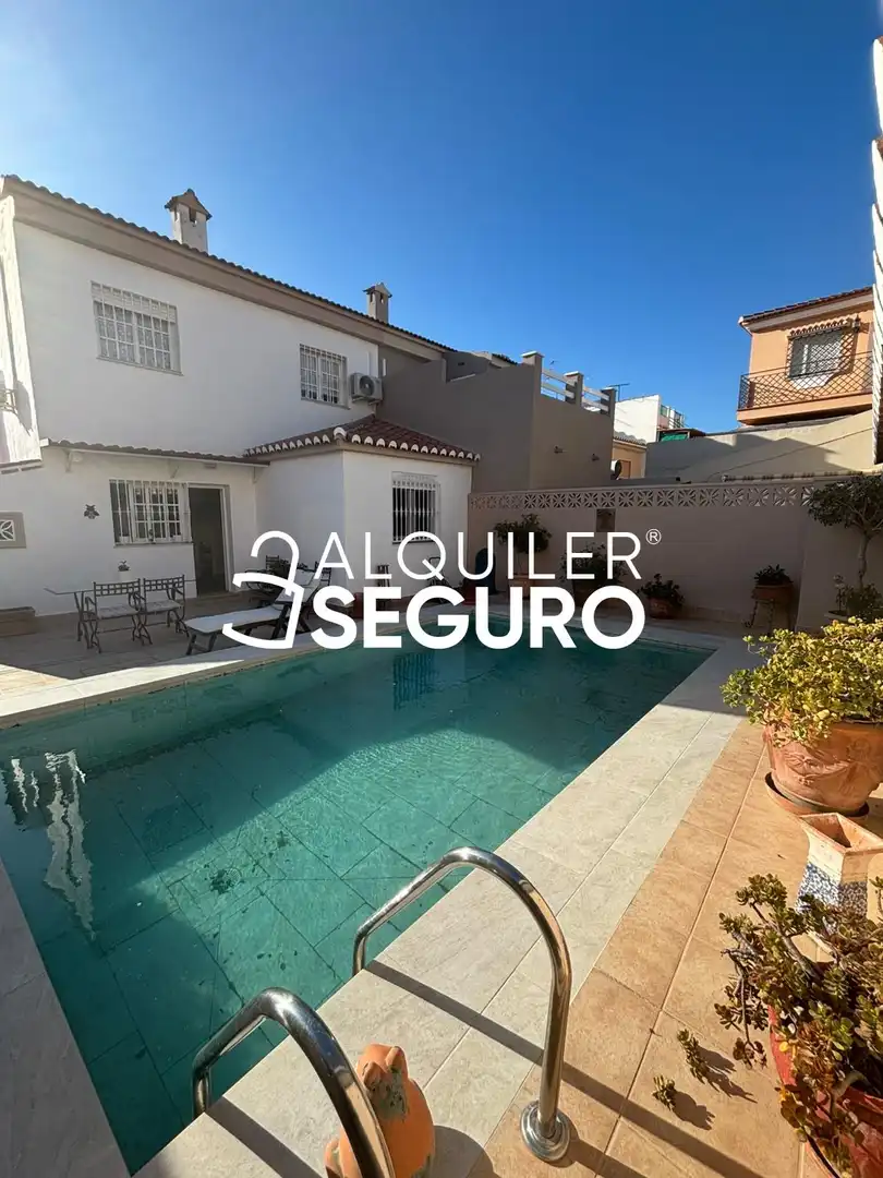 Detached house with pool to rent in Escritor busto previ