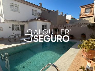 Detached house with pool to rent in Escritor busto previ