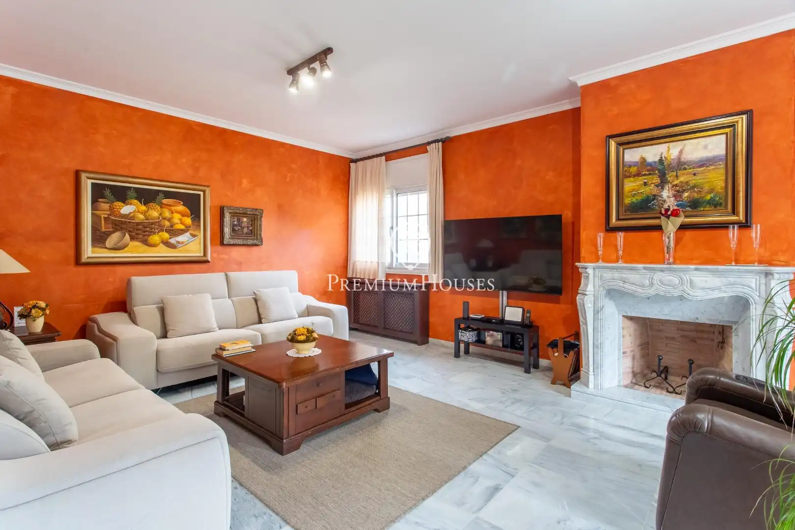 Sala d'estar de Casa o xalet en venda en Mataró amb Calefacció, Jardí privat i Parquet