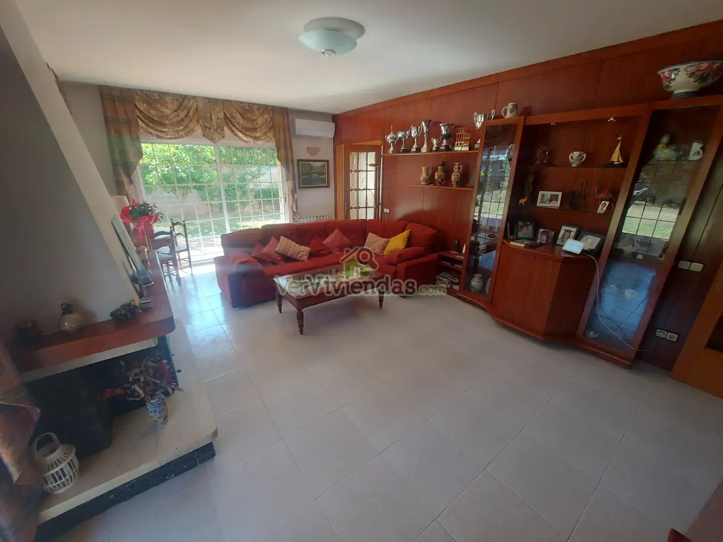 Sala d'estar de Casa o xalet en venda en Torrelles de Llobregat amb Aire condicionat, Calefacció i Jardí privat