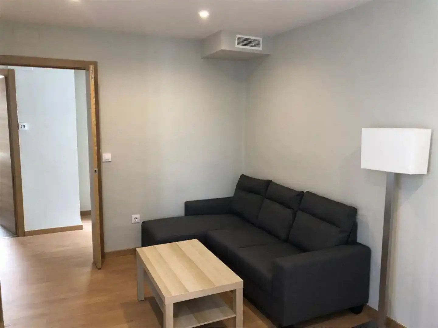 Wohnzimmer von Dachboden zur Miete in  Madrid Capital mit Balkon