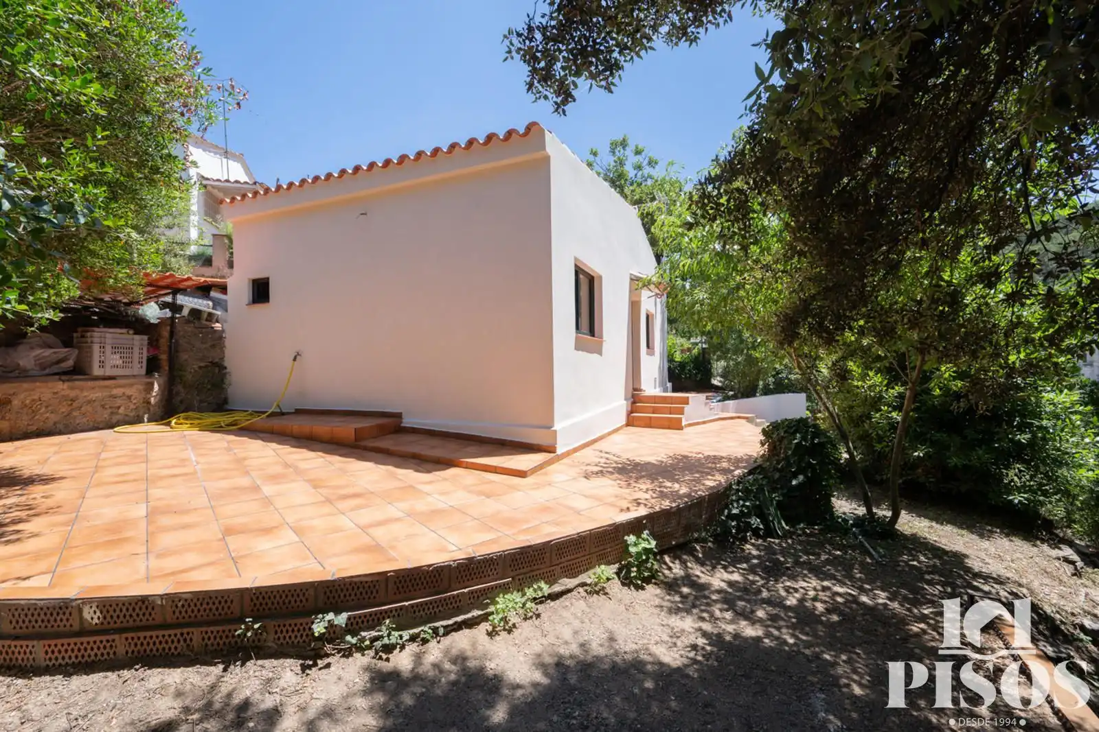 Vista exterior de Casa o xalet en venda en Sant Cugat del Vallès amb Aire condicionat, Calefacció i Jardí privat