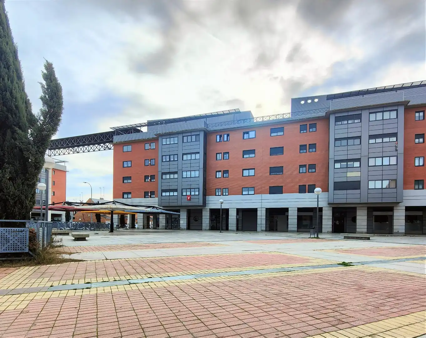 Außenansicht von Wohnung zum Verkauf in Valdemoro mit Klimaanlage, Parkett und Abstellraum