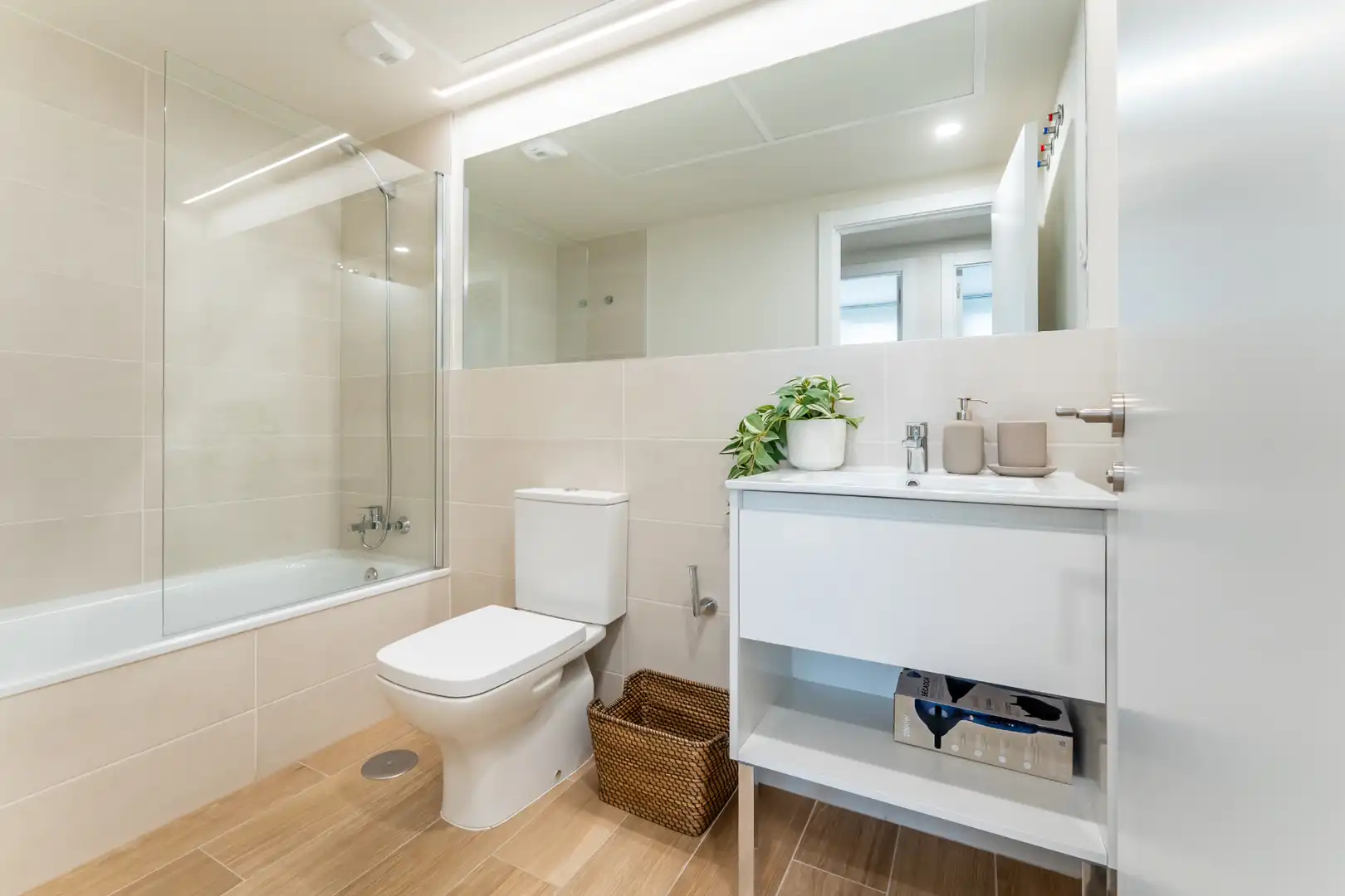 Baño de Piso de alquiler en Valdemoro con Aire acondicionado, Calefacción y Trastero