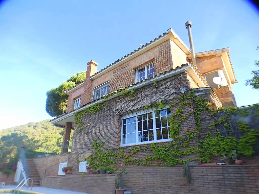 Vista exterior de Casa o chalet en venta en Premià de Dalt con Calefacción, Jardín privado y Parquet