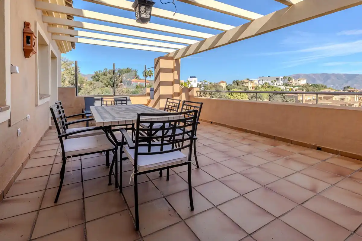 Terrasse von Dachboden zum Verkauf in Ojén mit Klimaanlage, Terrasse und Abstellraum