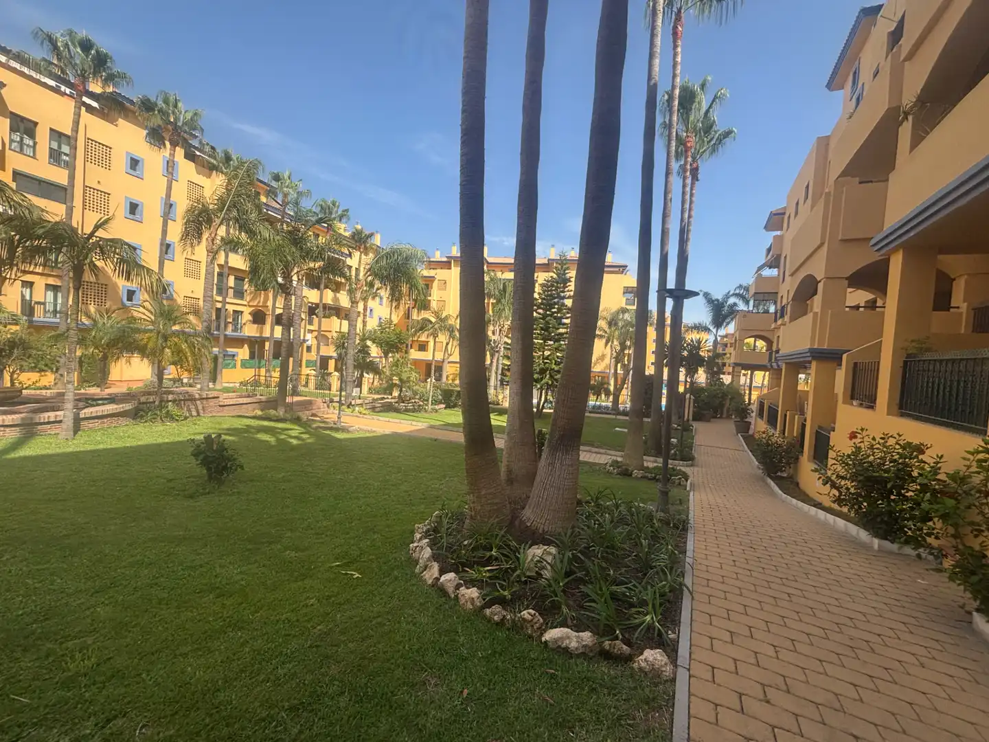 Vista exterior de Piso en venta en Marbella con Aire acondicionado, Terraza y Amueblado