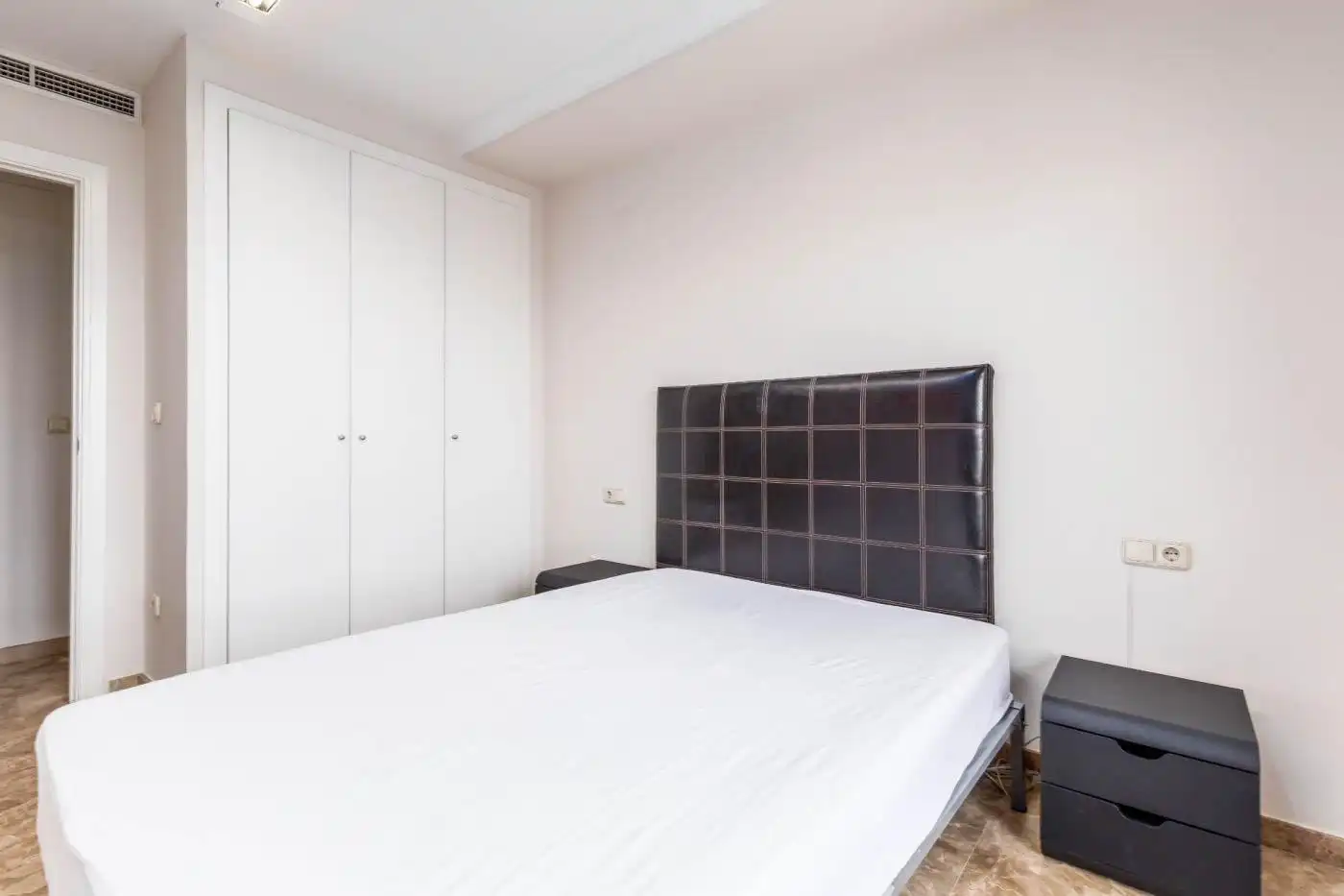 Habitación de Apartamento de alquiler en Valencia con Aire acondicionado, Calefacción y Amueblado