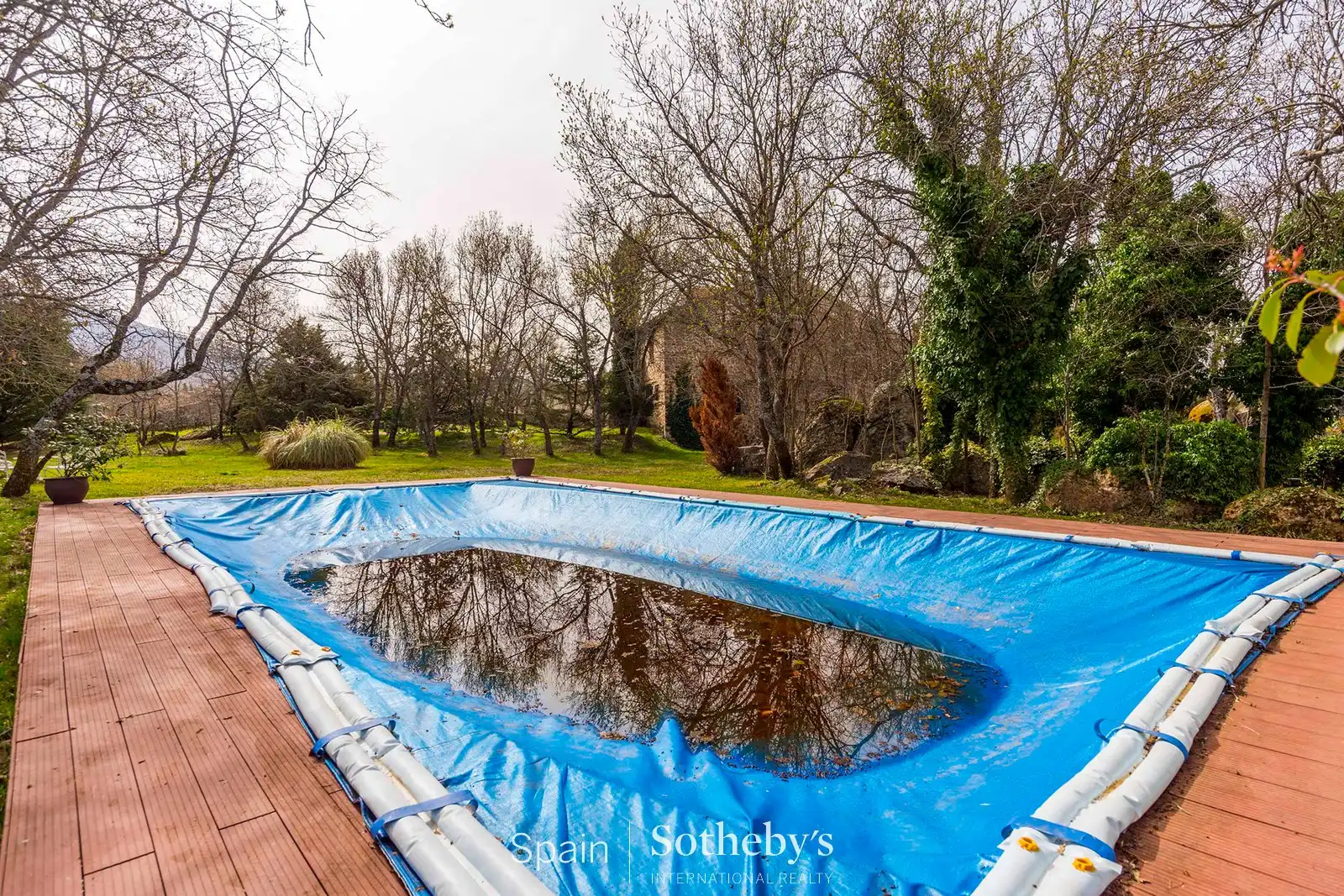 Piscina de Residencial en venta en Sotosalbos