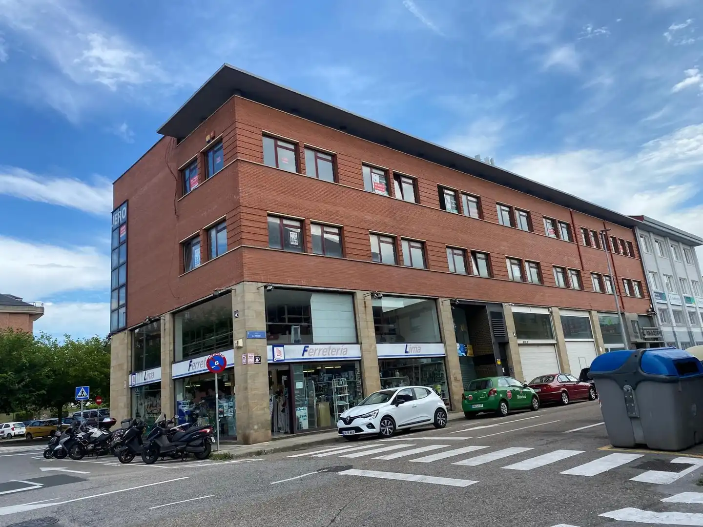 Vista exterior de Oficina en venda en Santander