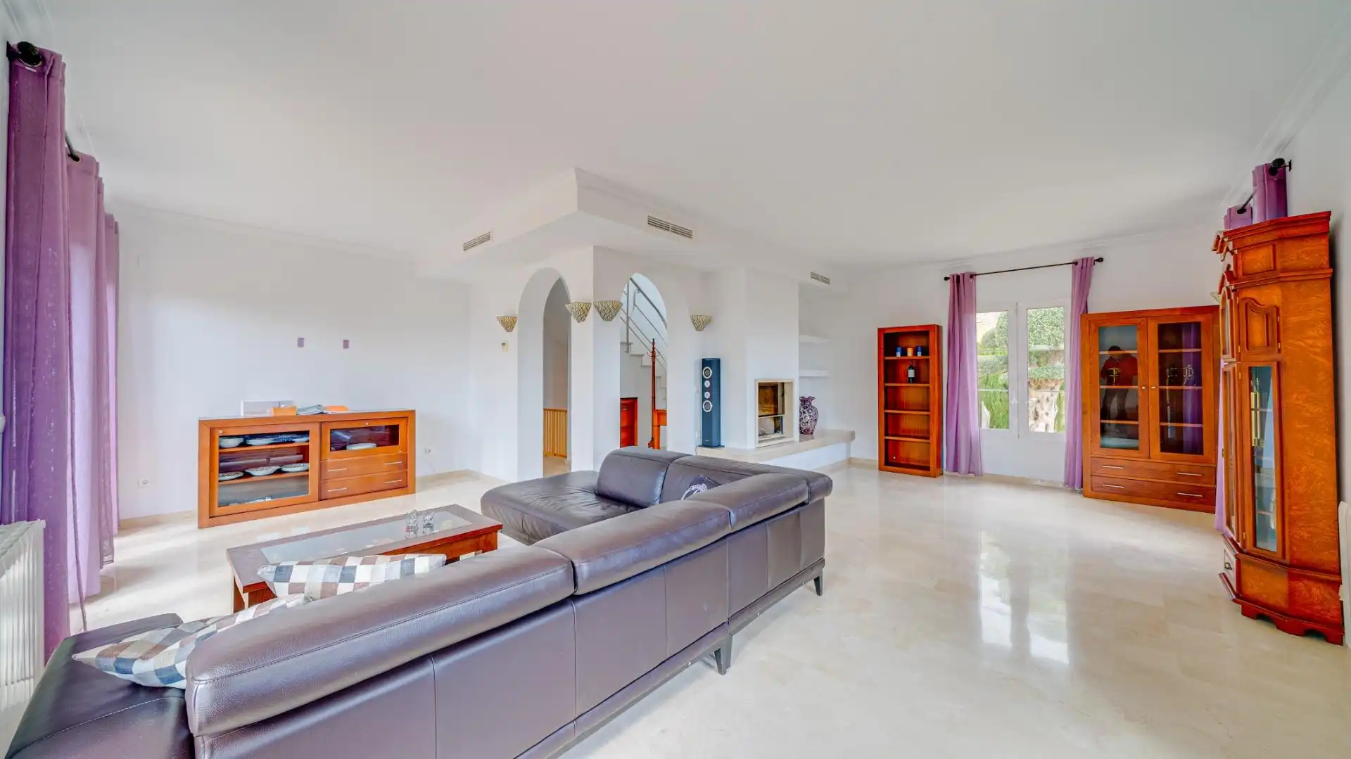 Wohnzimmer von Haus oder Chalet zum Verkauf in Finestrat mit Klimaanlage, Heizung und Privatgarten