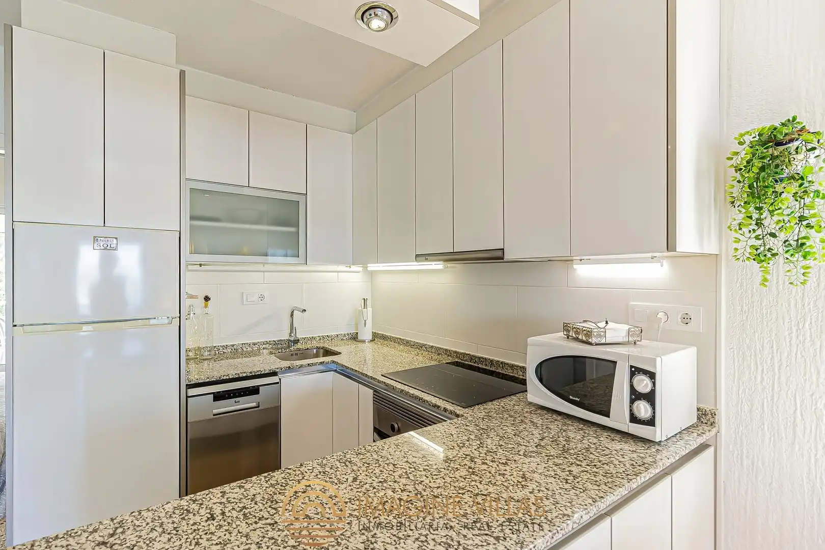 Cocina de Apartamento en venta en La Manga del Mar Menor con Amueblado y Piscina comunitaria