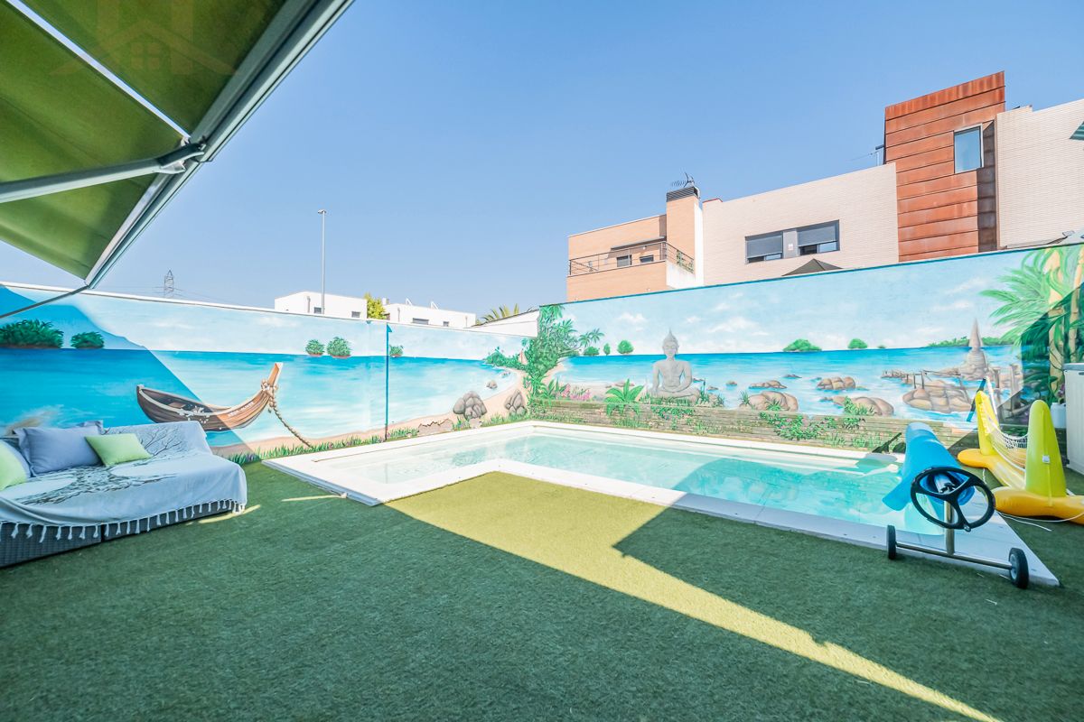 Swimming pool of House or chalet for sale in Arroyomolinos (Madrid)  with Air Conditioner, Heating and Private garden