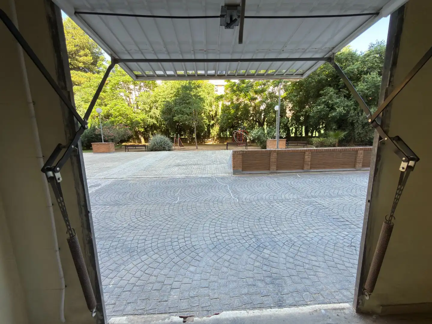 Parking de Local de alquiler en Valencia con Aire acondicionado y Calefacción