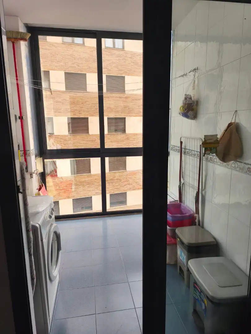 Terrassa de Pis de lloguer en Avilés amb Calefacció, Parquet i Moblat