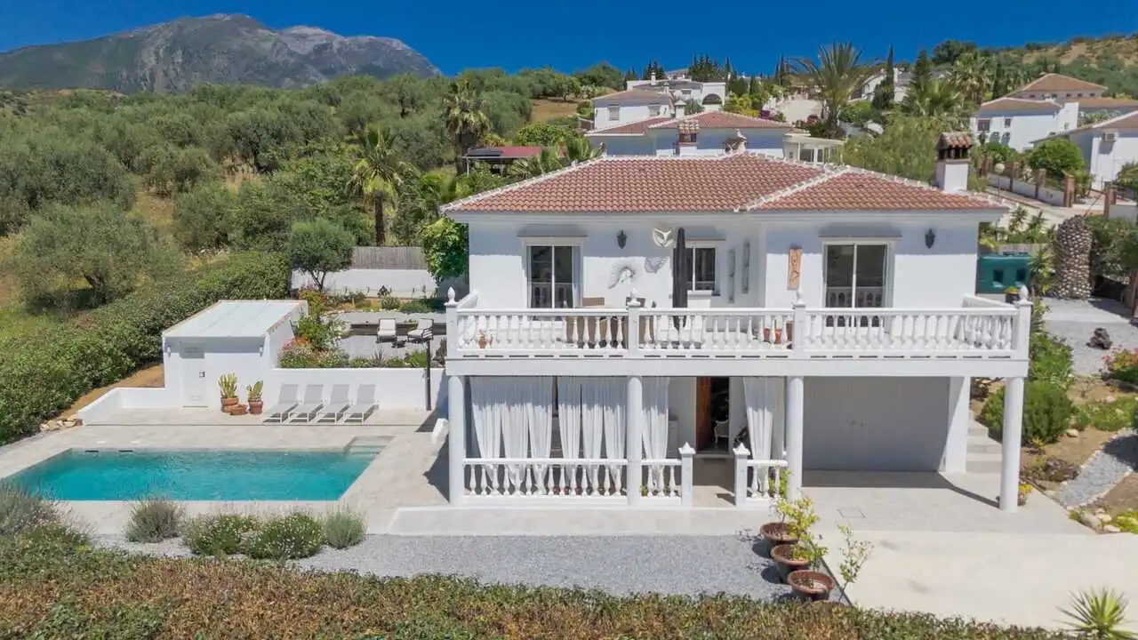 Vista exterior de Casa o chalet en venta en Alcaucín con Aire acondicionado y Piscina