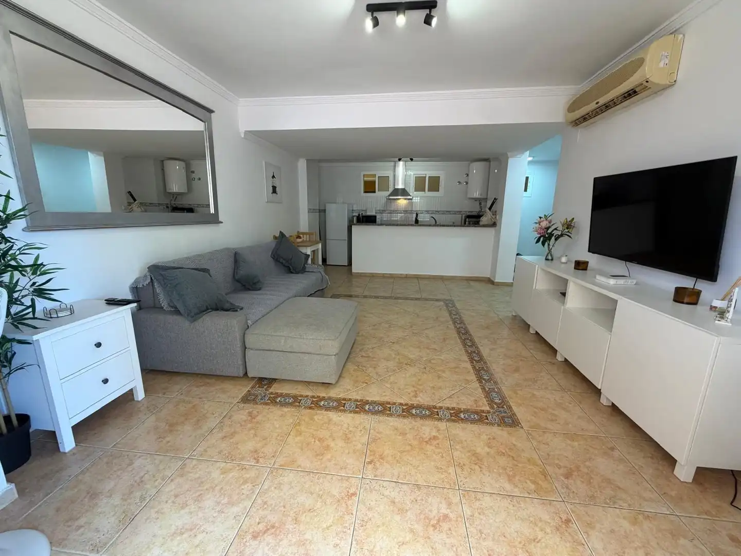 Sala de estar de Piso en venta en Benalmádena con Aire acondicionado, Calefacción y Jardín privado