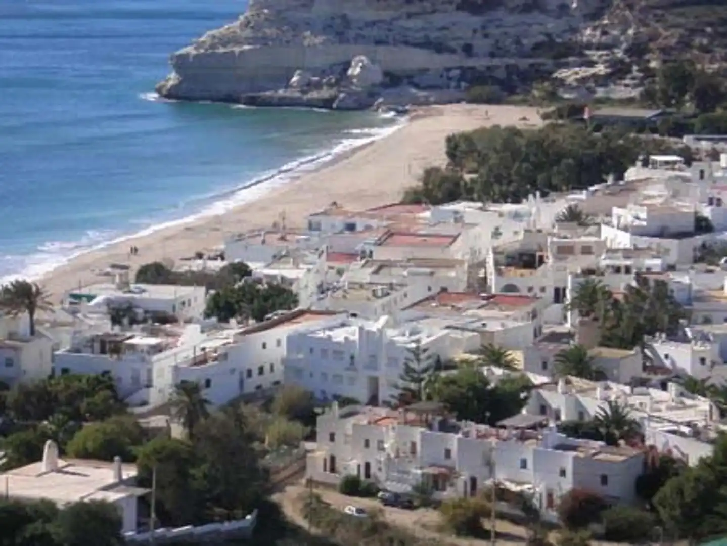 Vista exterior de Piso en venta en Almería con Trastero, Amueblado y Piscina comunitaria