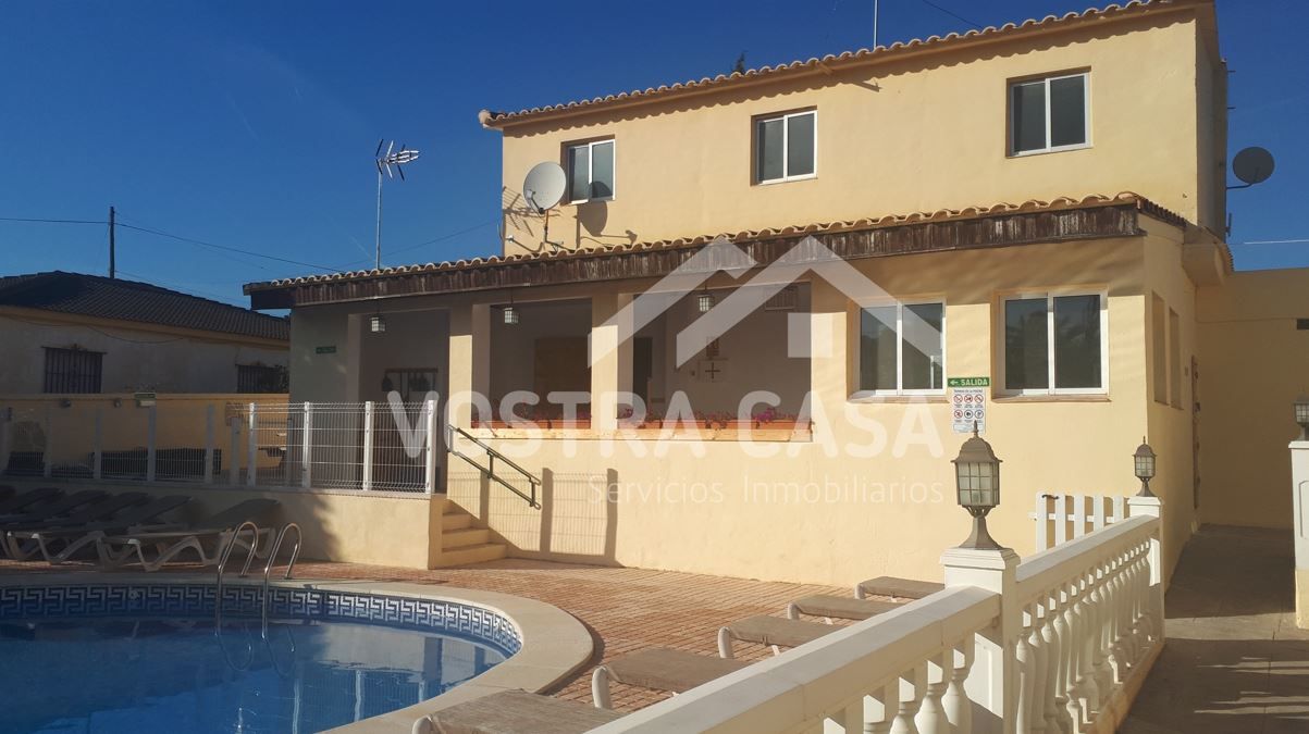 Vista exterior de Casa o xalet en venda en Godelleta amb Calefacció i Piscina