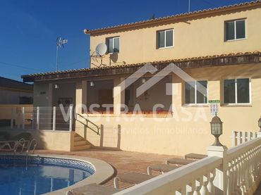 Chalet con piscina en venta en LOMA CABALLERO