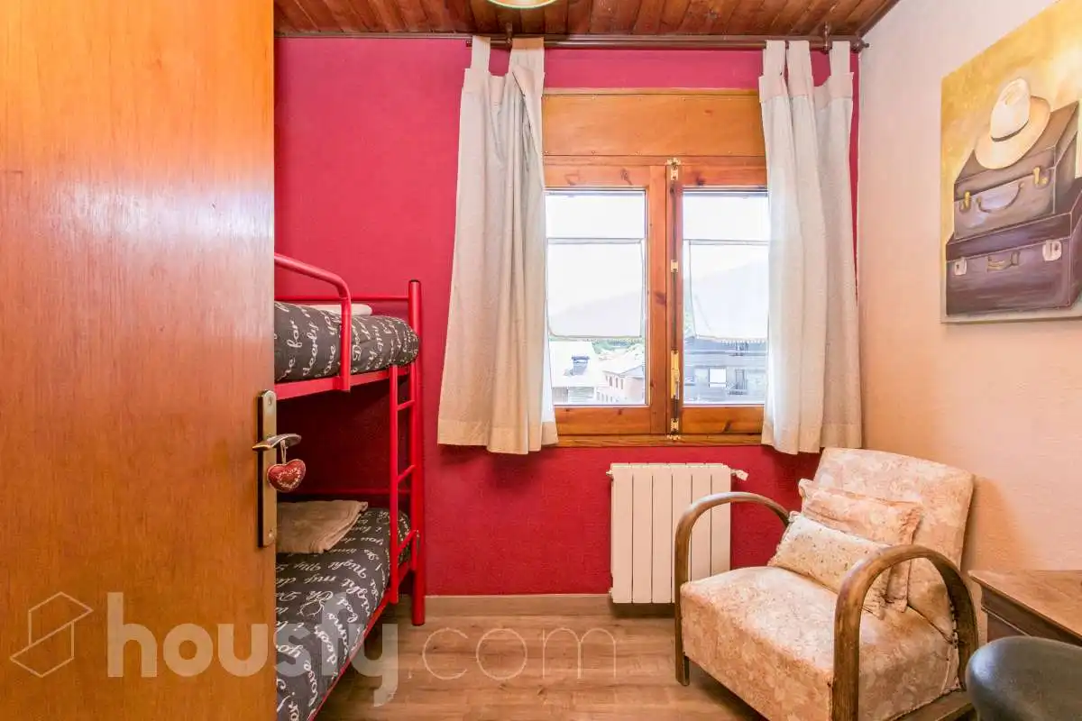 Bedroom of Flat for sale in Alp  with Air Conditioner, Heating and Terrace