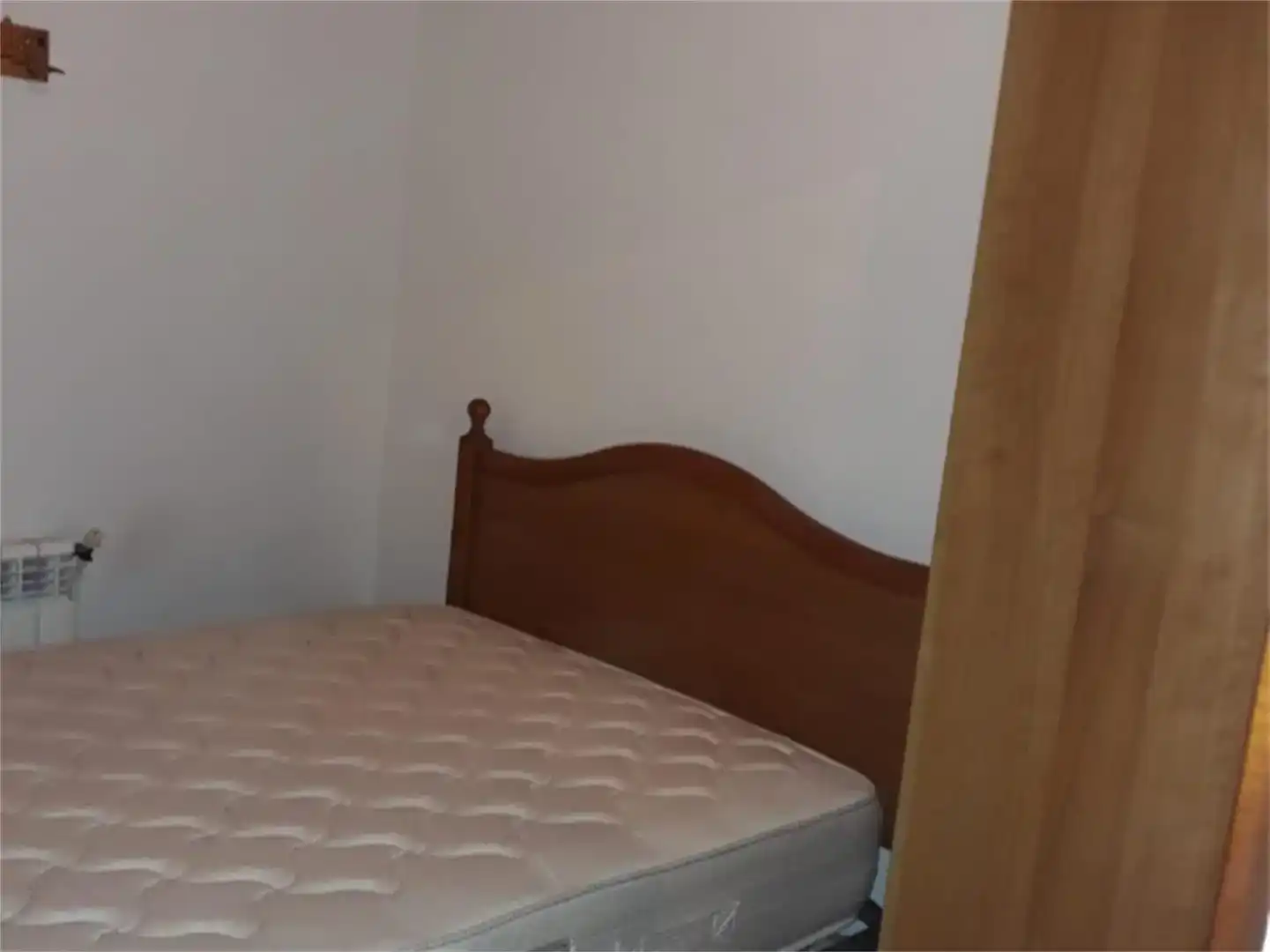 Dormitori de Casa adosada en venda en Ribeira de Piquín amb Jardí privat, Parquet i Moblat