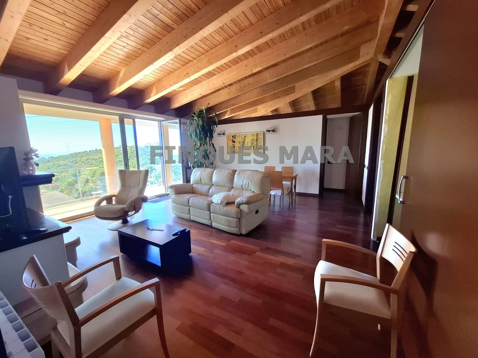 Sala de estar de Casa o chalet en venta en Sant Boi de Llobregat con Aire acondicionado, Calefacción y Jardín privado